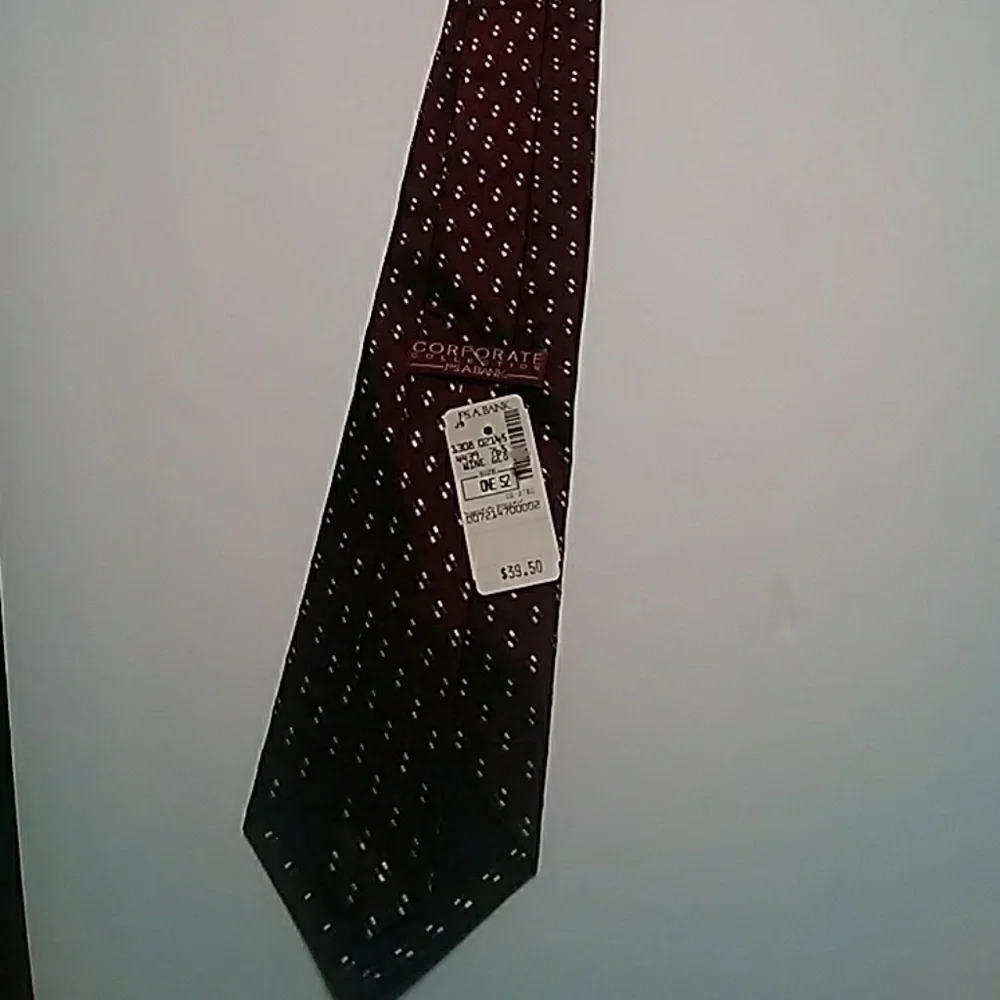 NWT Men's JoS A. Bank Tie